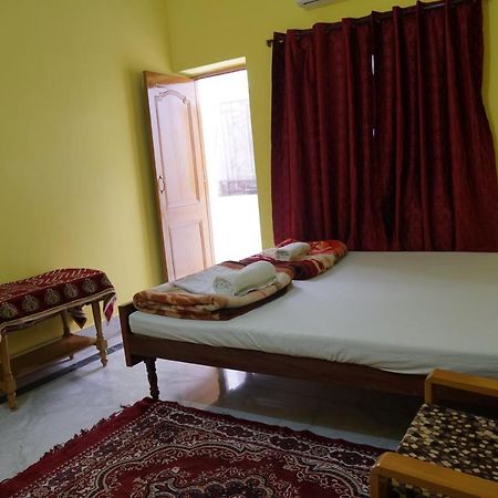 Rahul Guest House Bodhgaya Bagian luar foto