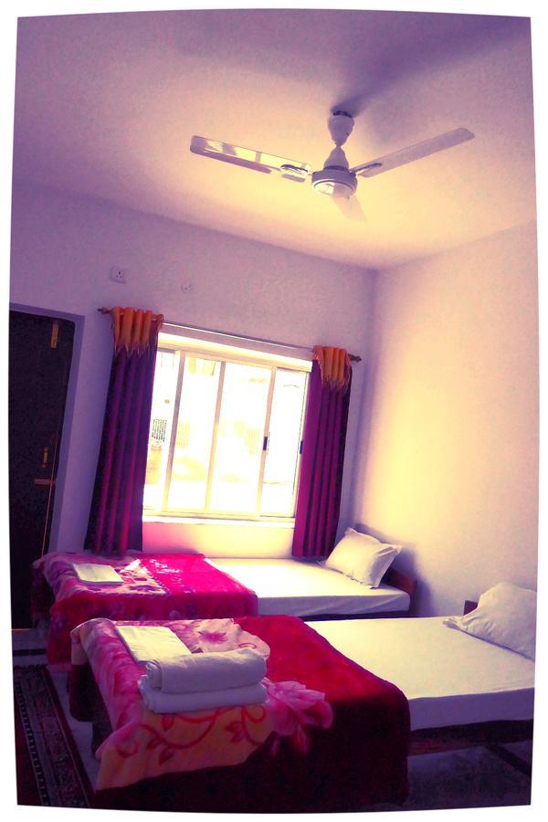 Rahul Guest House Bodhgaya Bagian luar foto