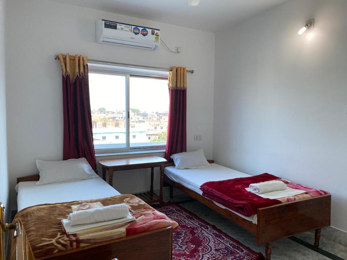 Rahul Guest House Bodhgaya Bagian luar foto