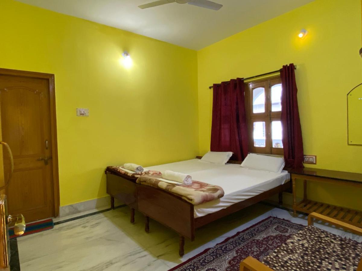 Rahul Guest House Bodhgaya Bagian luar foto