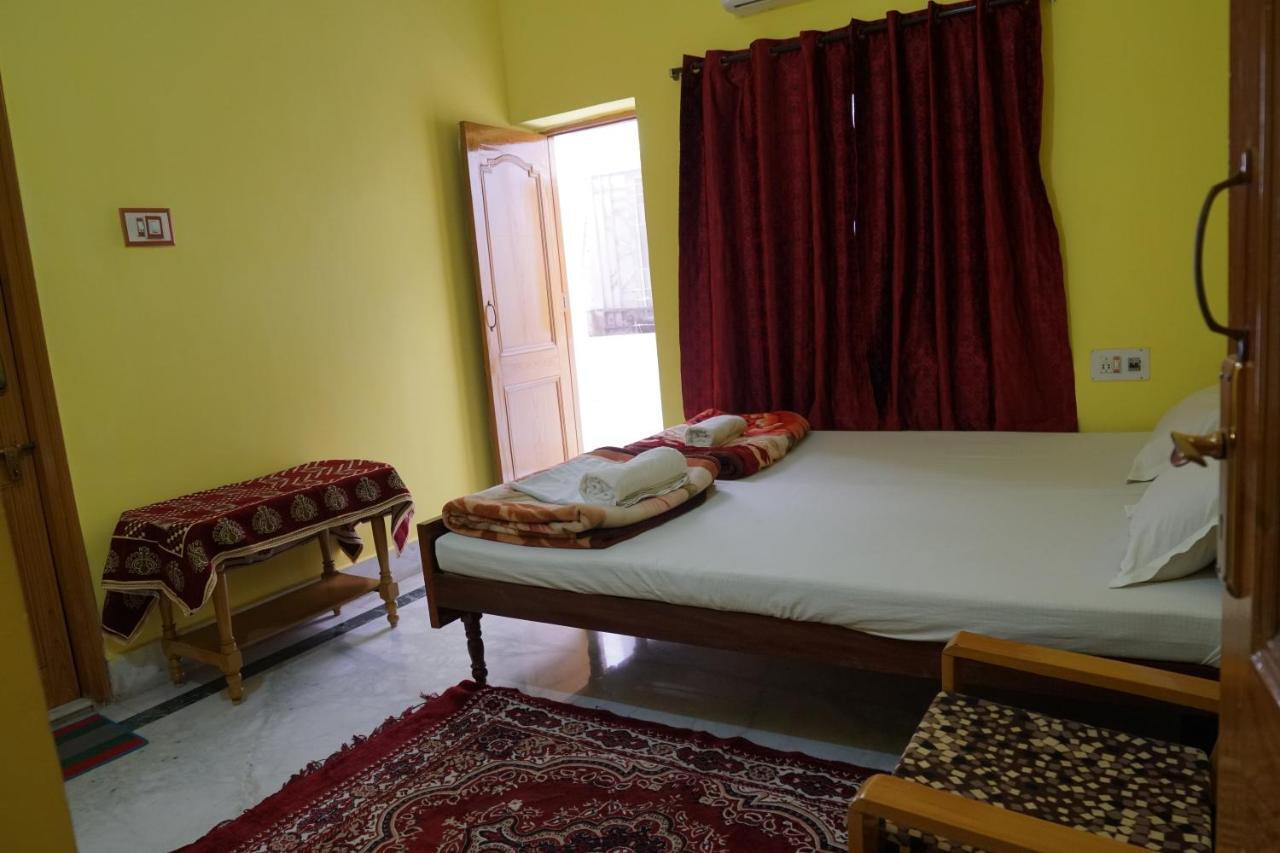 Rahul Guest House Bodhgaya Bagian luar foto